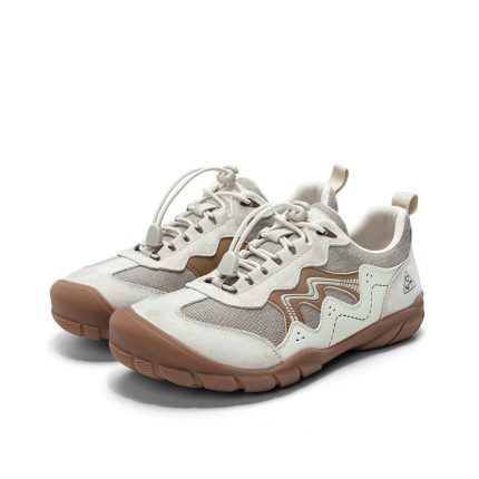 Outdoor hiking and mountaineering shoes